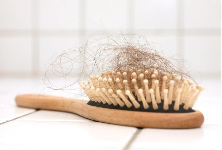 چگونه موهای خود را به روش صحیح شستشو دهیم تا آنها سالم و درخشان باقی بمانند؟