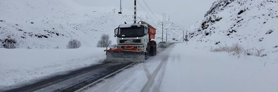 بارش برف و باران در جاده‌های شمالی/ سفرهای غیر ضروری را کنسل کنید