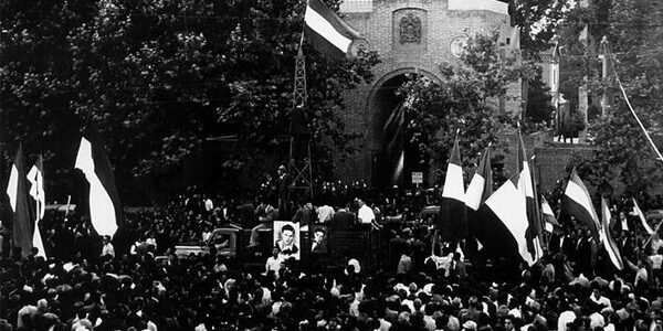 نفت، ماده سیاه و بد بویی که ملی شد
