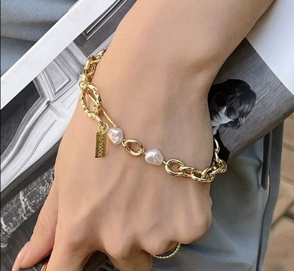 دستبند زنجیری مرواریدی جذاب و لاکچری زیبا