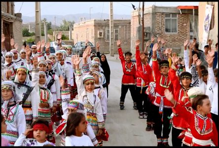 اطلاع بیشتر درباره برگزاری جشنواره سرود روستایی رضوی به نمایش گذاشته می‌شود.