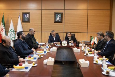 بازنویسی فارسی عنوان: نشست مشترک وزیر میراث و سازماندهی شهری تهران برگزار شد.