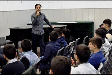 تشکیل گروه سرود دانش‌آموزان در فرهنگسرای بهمن