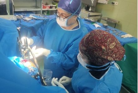 کاشت الکترود در مغز کودکان: یک جراحی پیشرفته در موسسه آموزش عالی علوم علوم درمانی ایران.