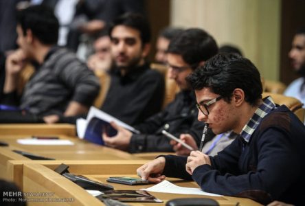 بازگشت ۳۷۰۰ دانشجو ایرانی از موسسه آموزش عالی‌های اروپا و آمریکا به کشور