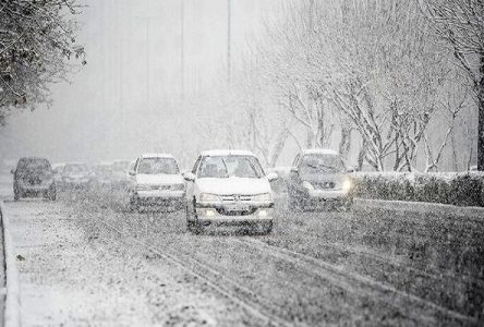 تردد در تمام بزرگراه‌های پوشیده از برف شهر پایتخت در حال رخ دادن است.