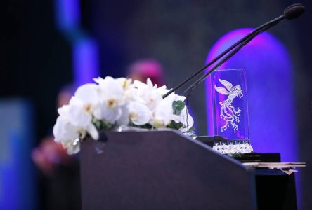 جوایز برندگان جشنواره اثر سینمایی فجر 42 اهدا شد