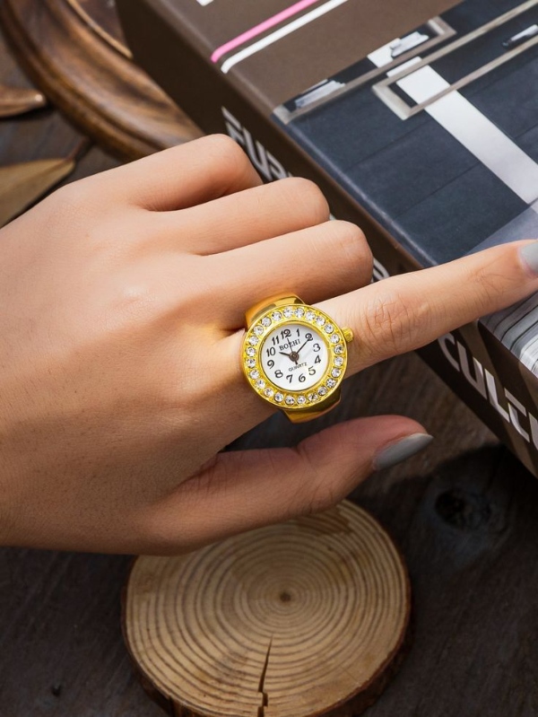 مدل انگشتر طلایی ساعتی نگین‌دار زیبا