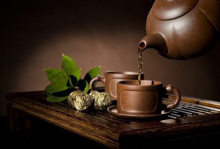 آیا تا کنون می‌دانستید که چگونه باید چای را به درستی دم کنید؟ | روش صحیح دم کردن چای با لب‌سوزی و لب‌دوزی