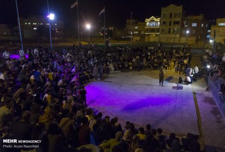 گسترش مخاطبان صحنه نمایش با نمایش آثار جشنواره رضوی در شهرهای مختلف